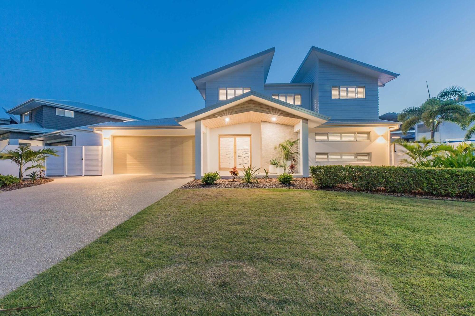 Whitsunday Waterfront Luxury At 19 The Cove Holiday home *