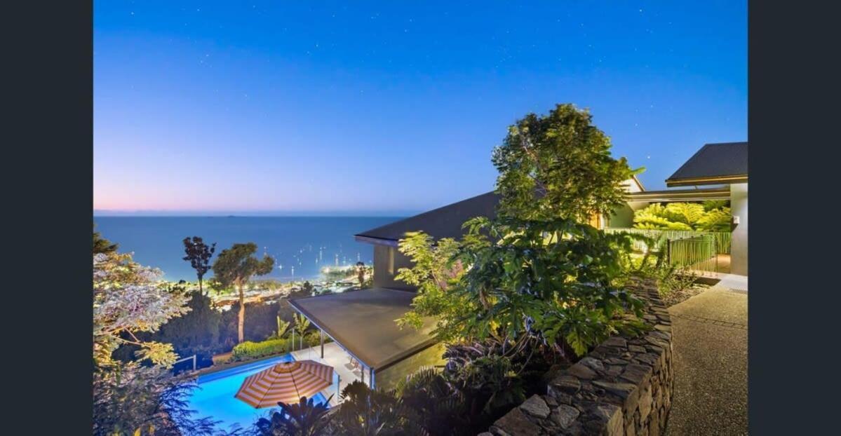 'whitsunday Blue' Luxury With Ocean Views Holiday home Airlie Beach