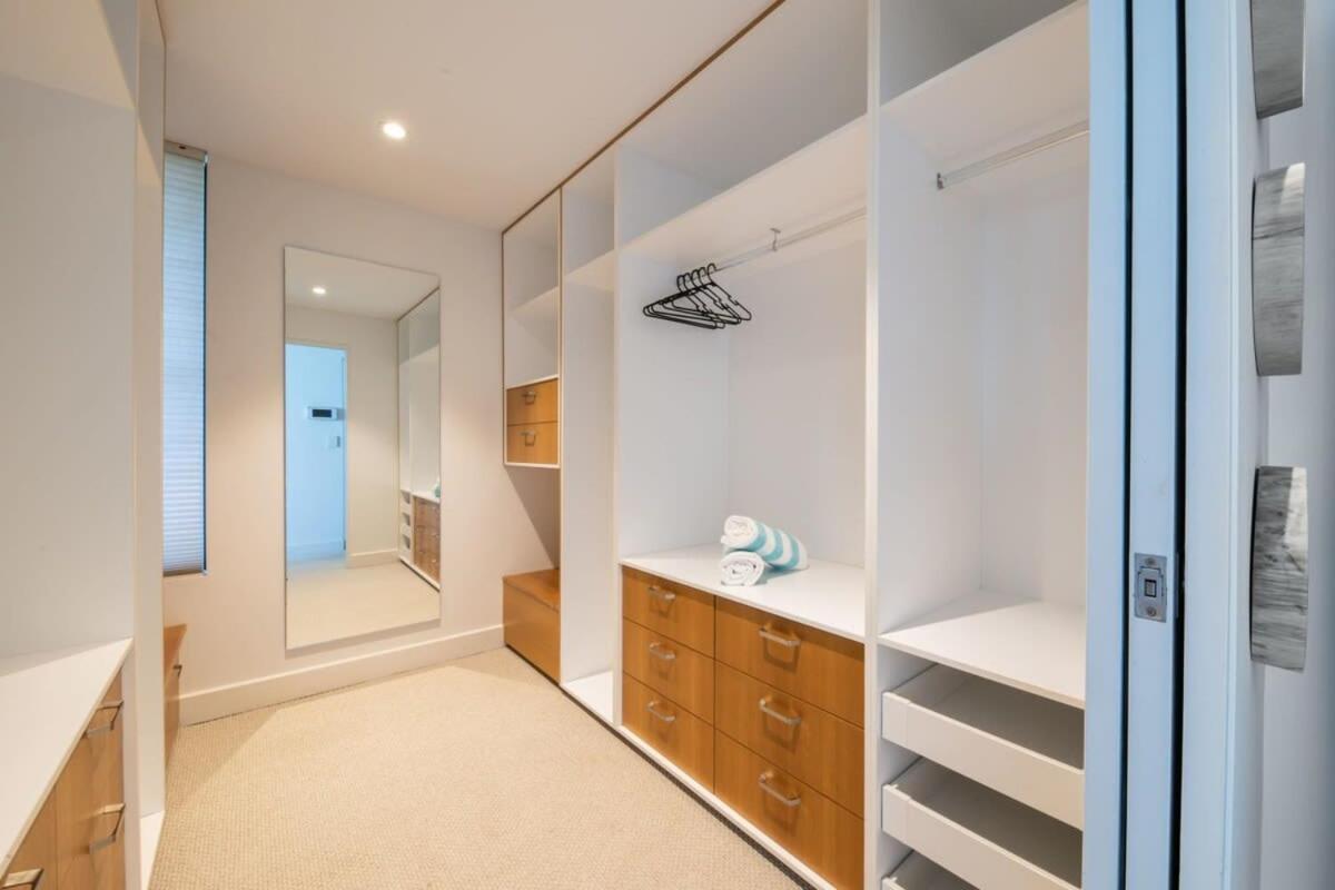 'whitsunday Blue' Luxury With Ocean Views Holiday home Airlie Beach