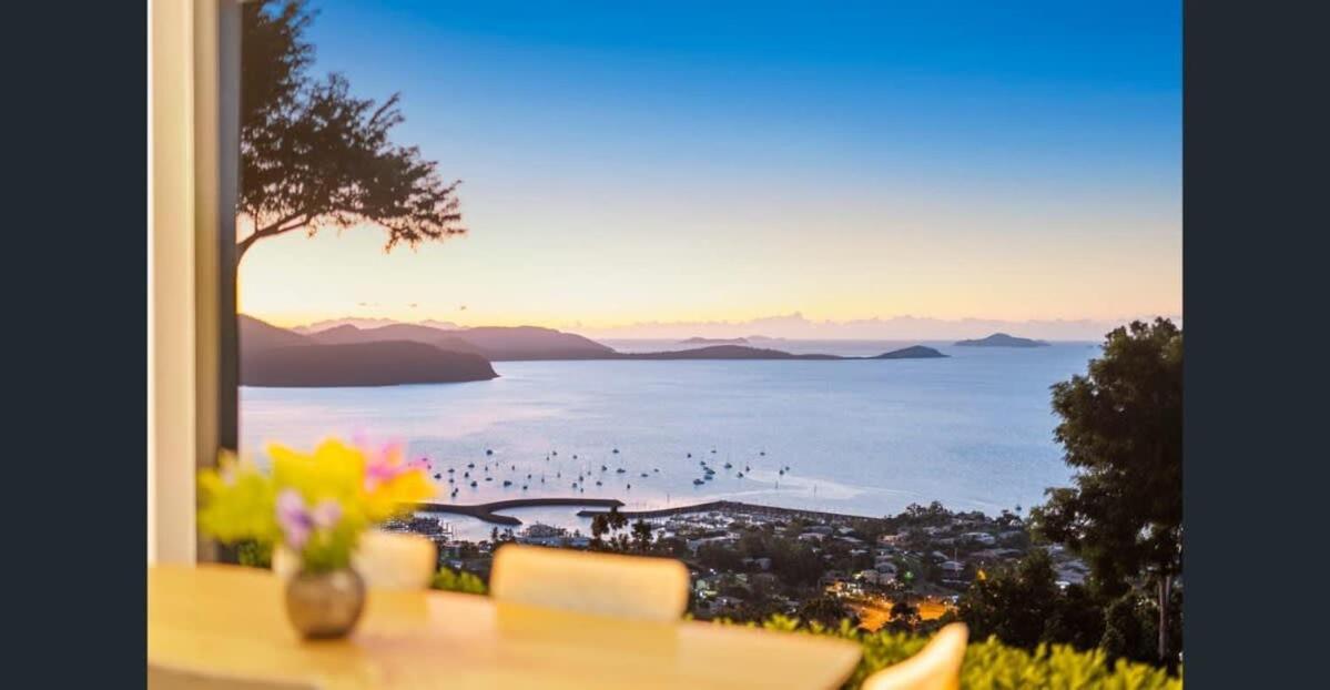 Holiday home 'whitsunday Blue' Luxury With Ocean Views *