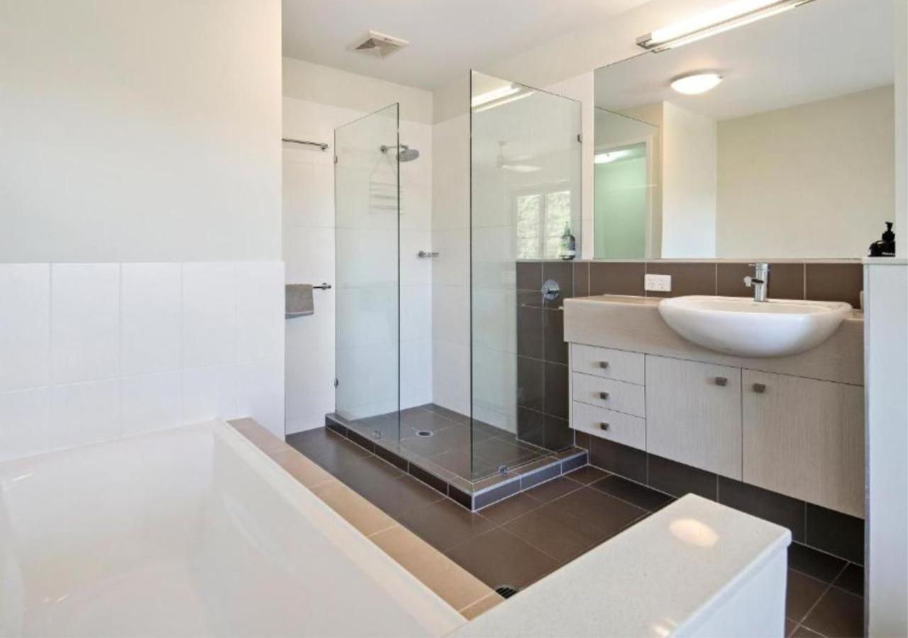 52 Airlie Beauty At The Summit *