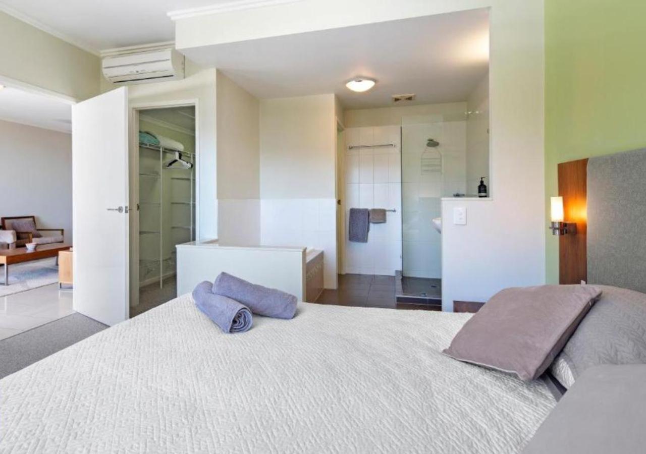 52 Airlie Beauty At The Summit Airlie Beach