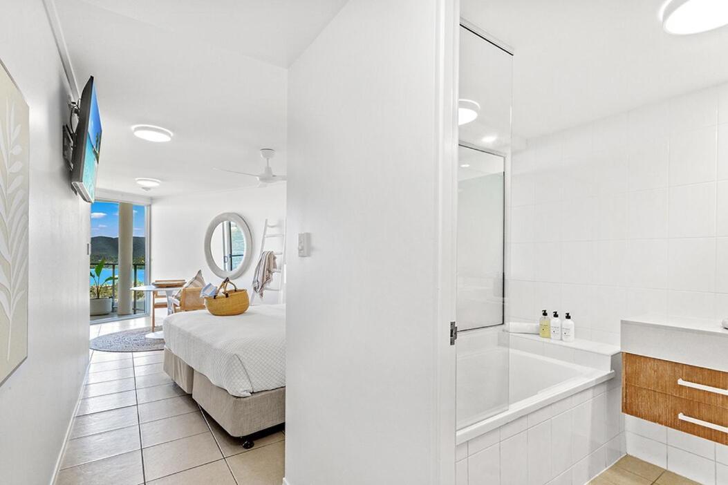 Apartment Breezes By The Sea