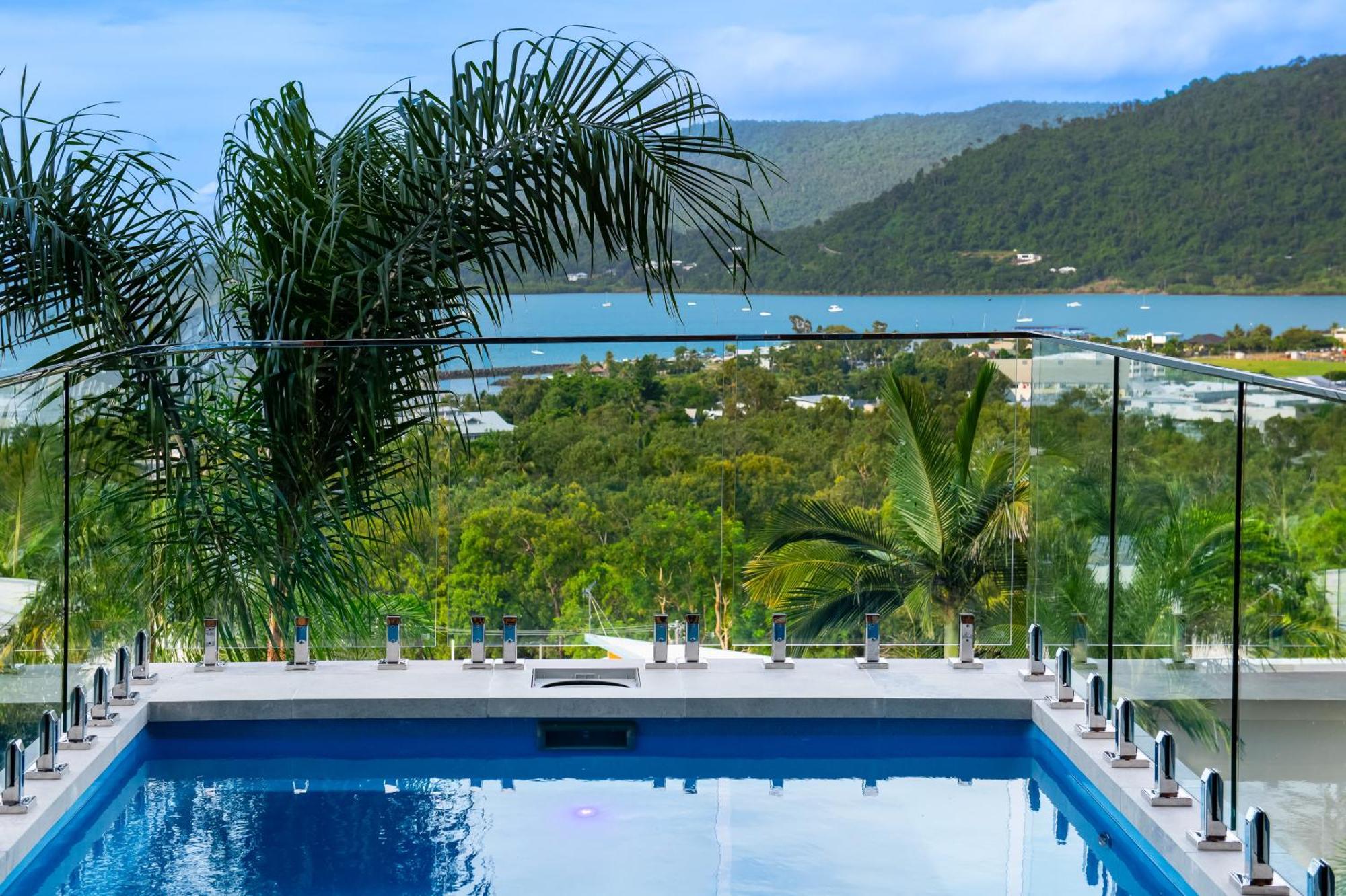 Coral Sea Views Holiday home *