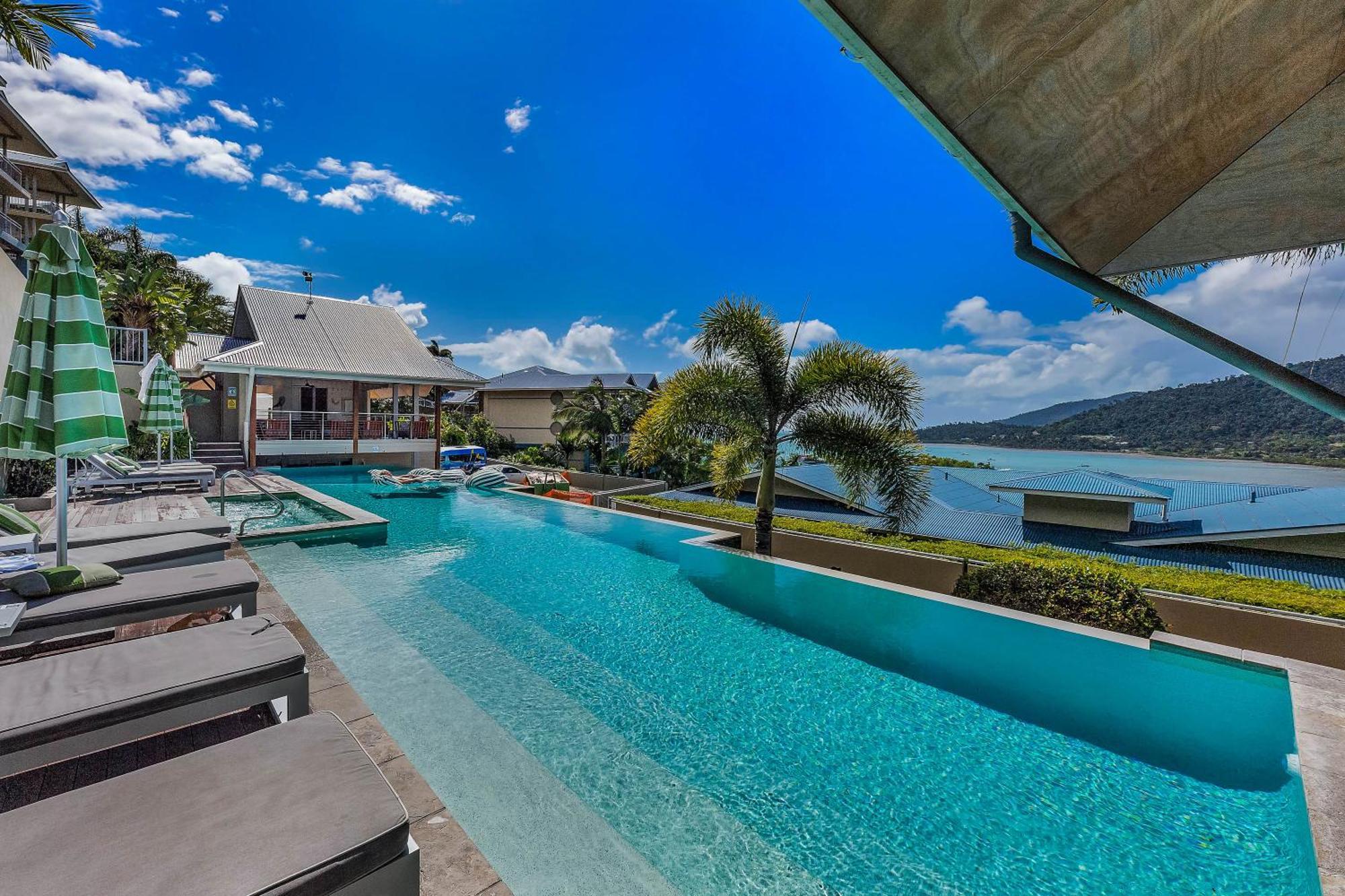 Club Airlie * Airlie Beach