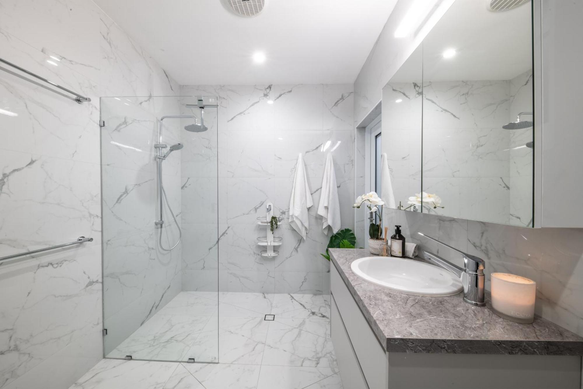 23b Airlie View