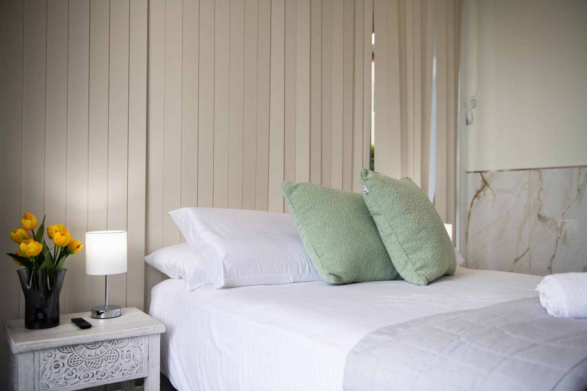 23b Airlie View Apartment *