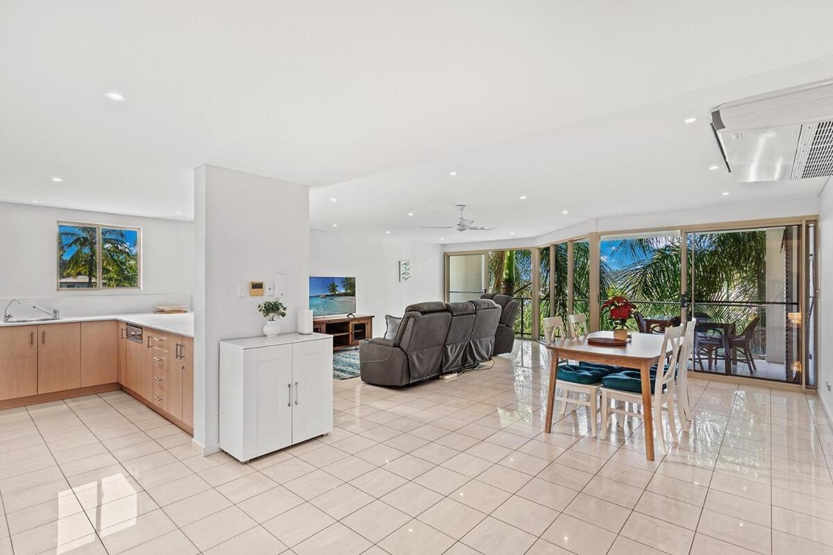 The Crabpot Apartment *