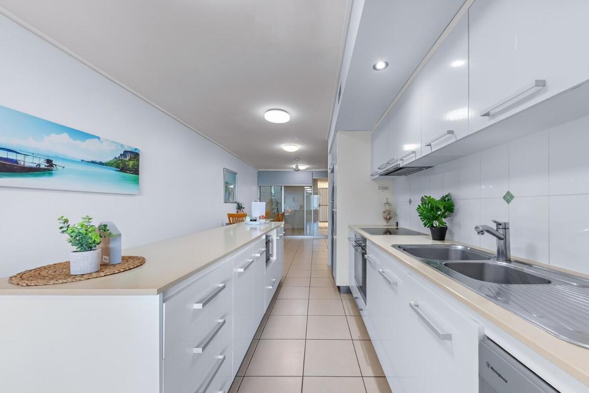 Seaviews At Searene, Spacious, Pool & Free Wifi