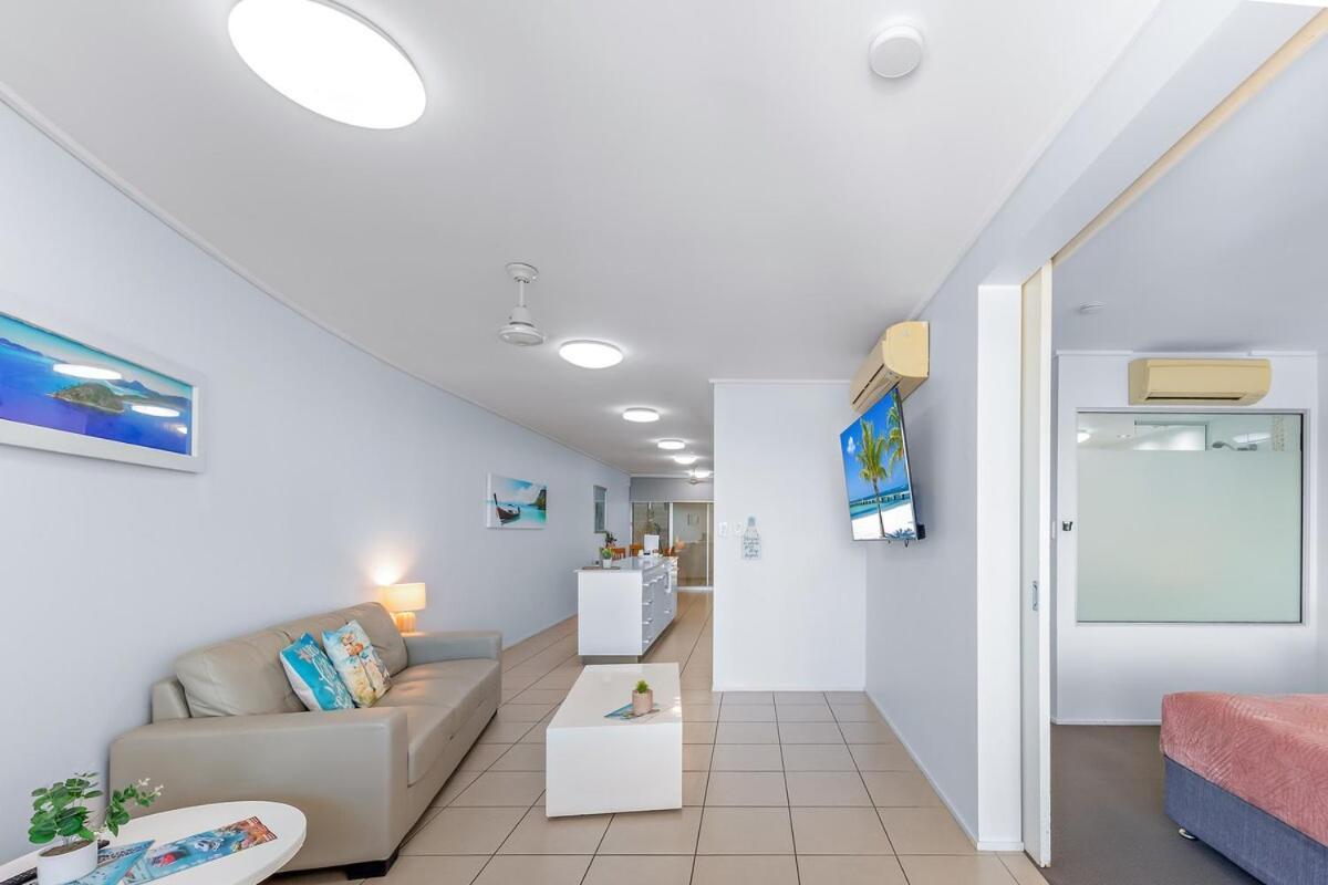 Seaviews At Searene, Spacious, Pool & Free Wifi Apartment *