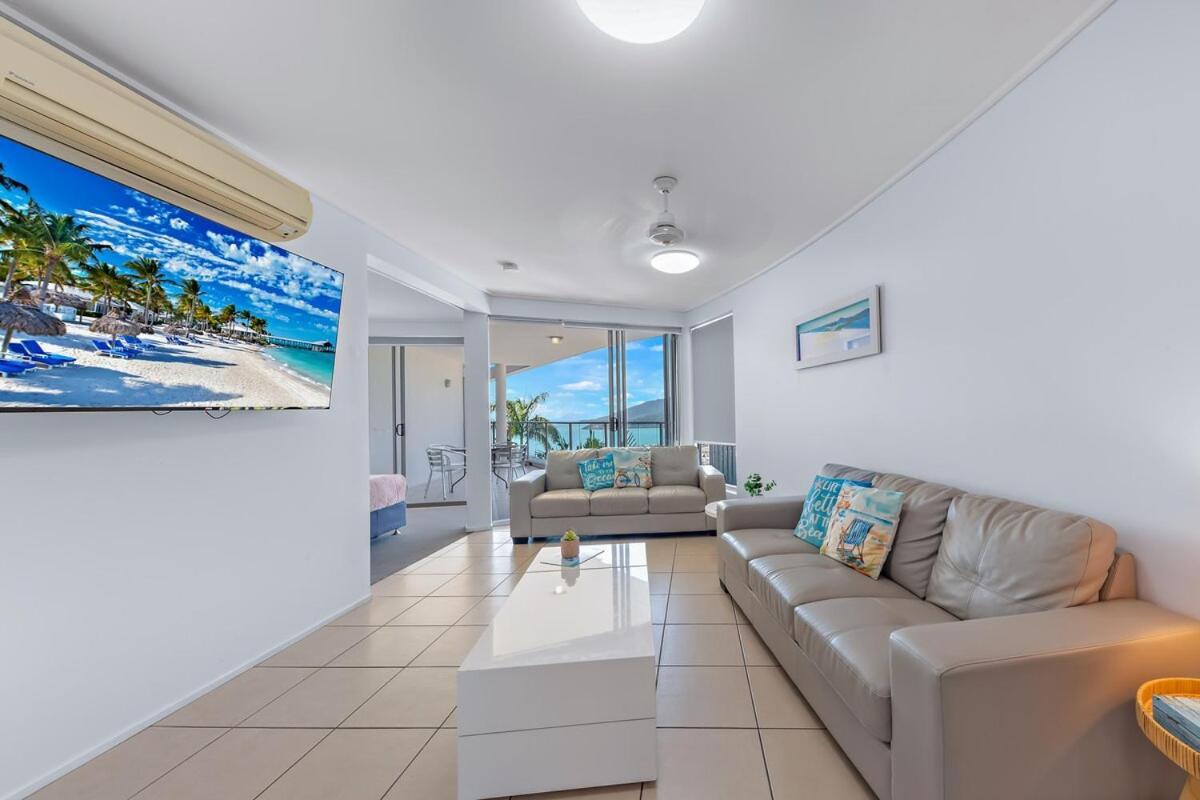Seaviews At Searene, Spacious, Pool & Free Wifi Apartment *