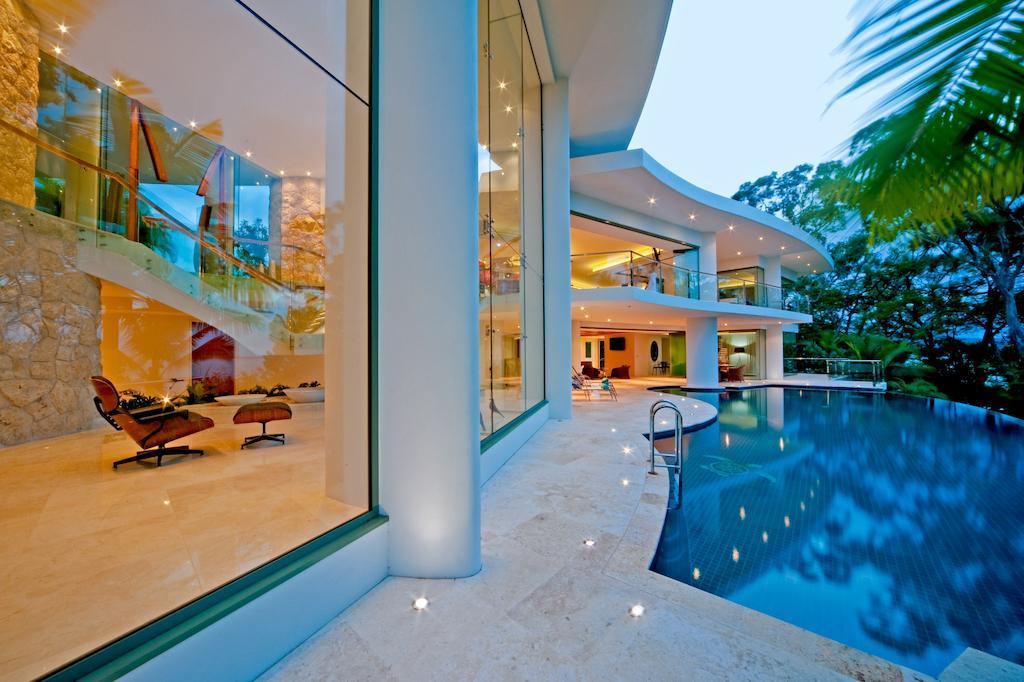 One Oceanview Apartment *