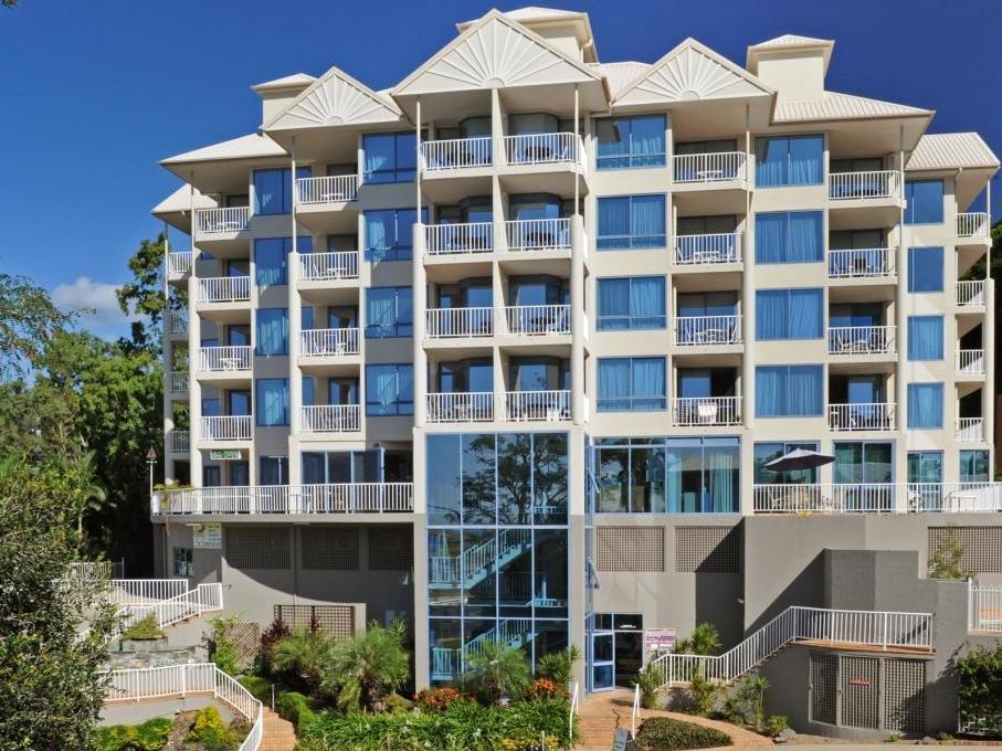 At Whitsunday Vista 3* Airlie Beach