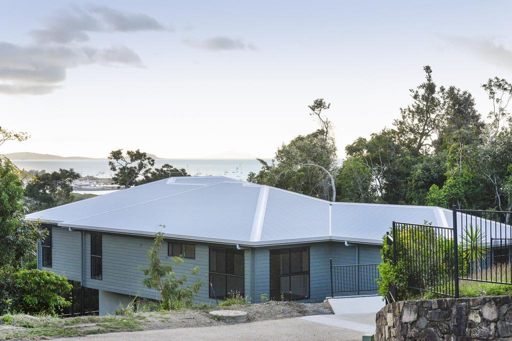 Island Dreams * Airlie Beach