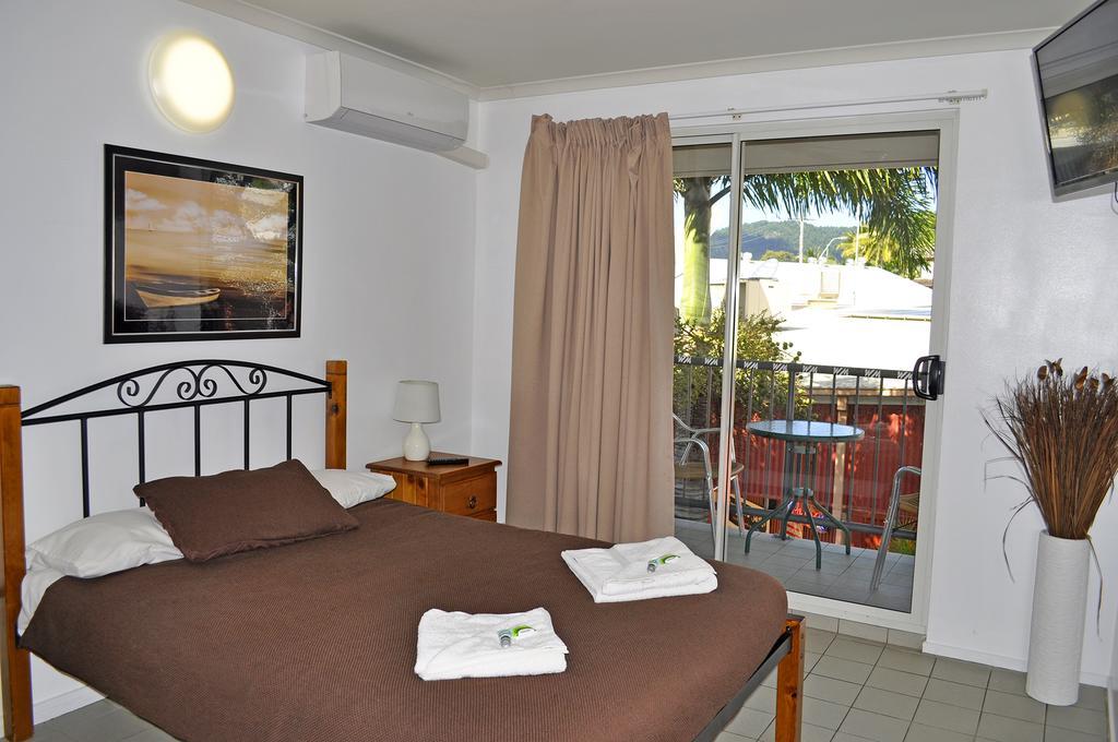 Airlie Waterfront 4*
