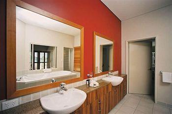 Portside Whitsunday Luxury Aparthotel Airlie Beach
