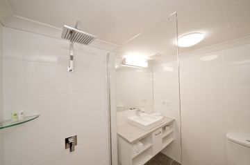 Club Crocodile Airlie Be 3*