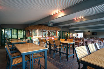 Club Crocodile Airlie Be Hotel Airlie Beach