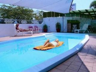 Aparthotel Paradise Court Units Airlie Beach