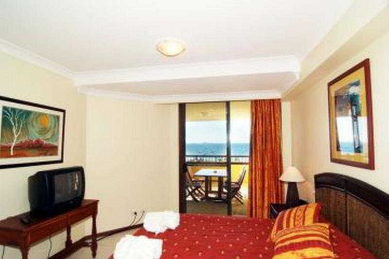 At Water's Edge 4*