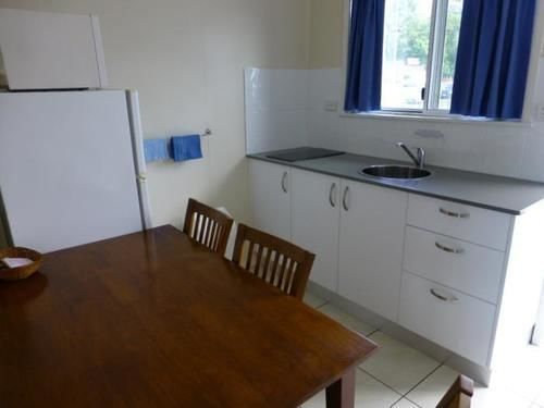 Airlie Court Units 3*