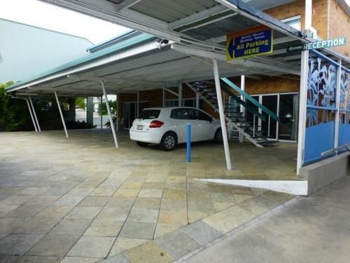 Airlie Court Units 3*