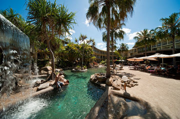 Club Crocodile Airlie Be