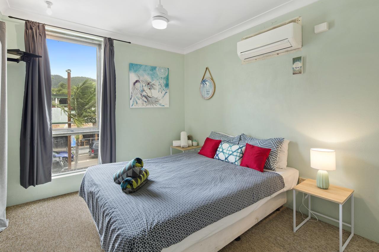 Location! 2br Town View Unit In Centre Of Airlie. Apartment Airlie Beach