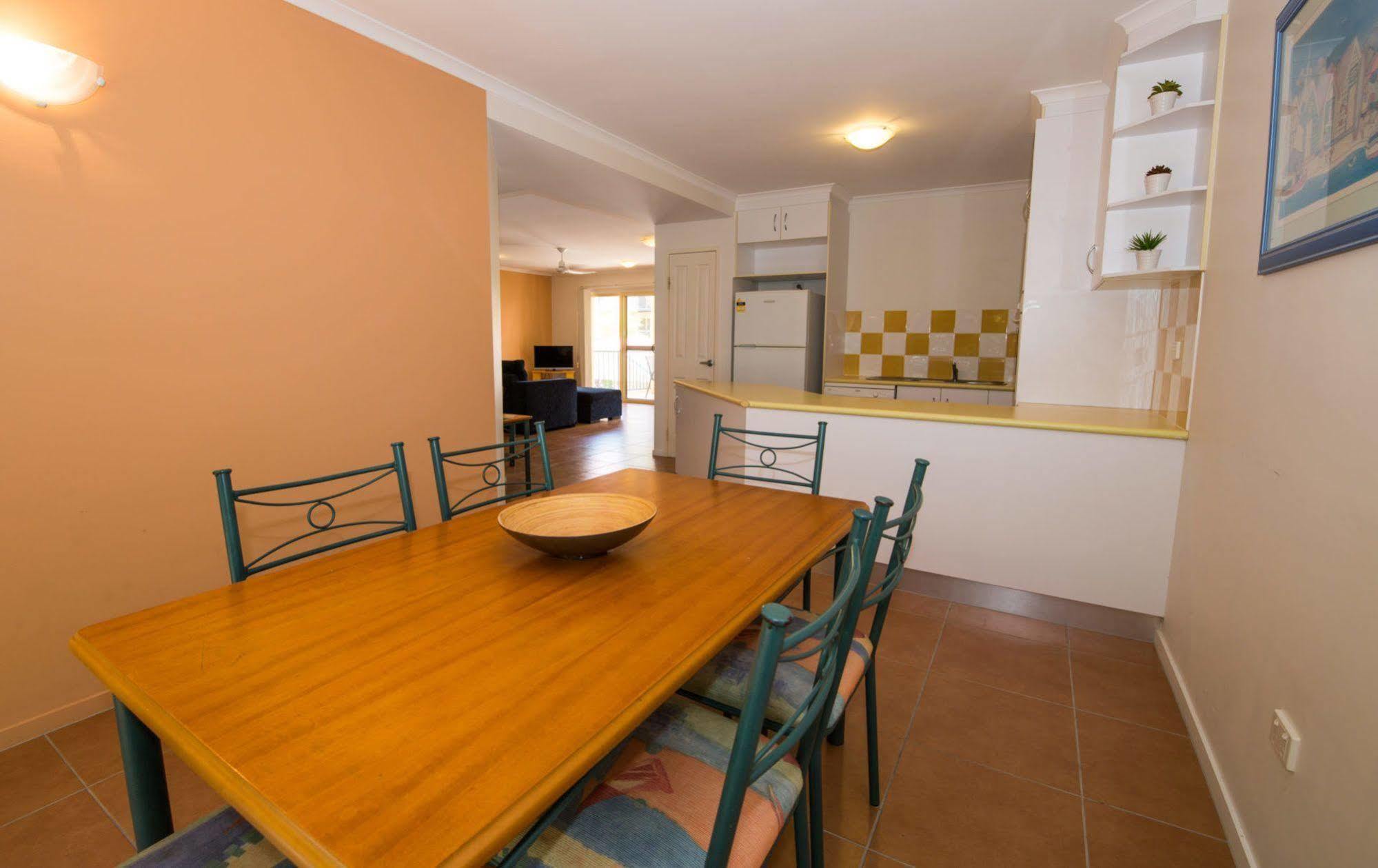 Aparthotel At Court Airlie Beach