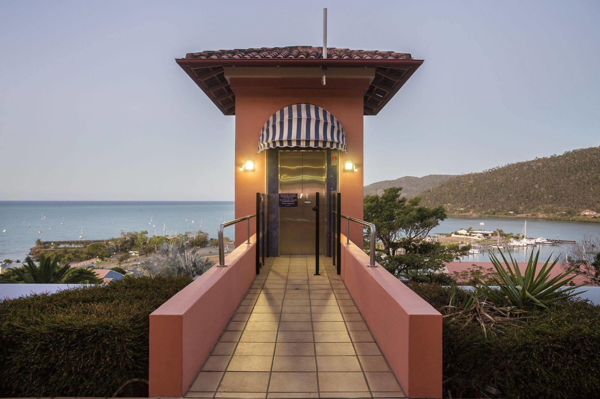 Martinique Whitsunday Resort 4*