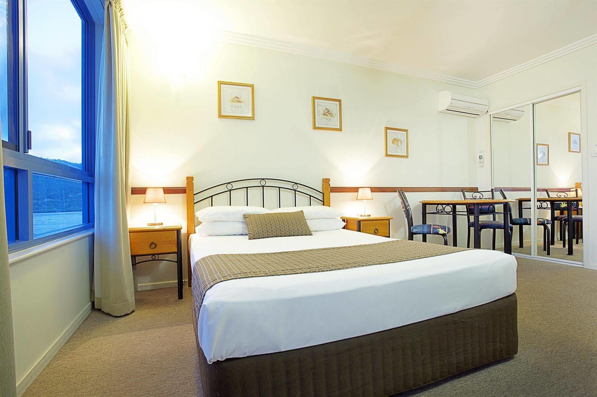 Aparthotel At Whitsunday Vista Airlie Beach