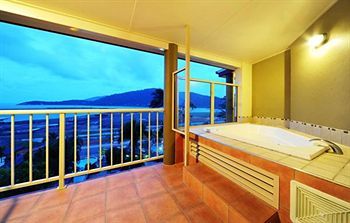 At Boathaven Bay Aparthotel