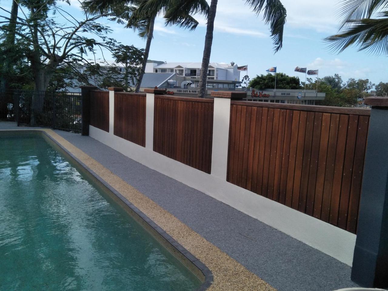 Aparthotel Airlie Seaview 4*