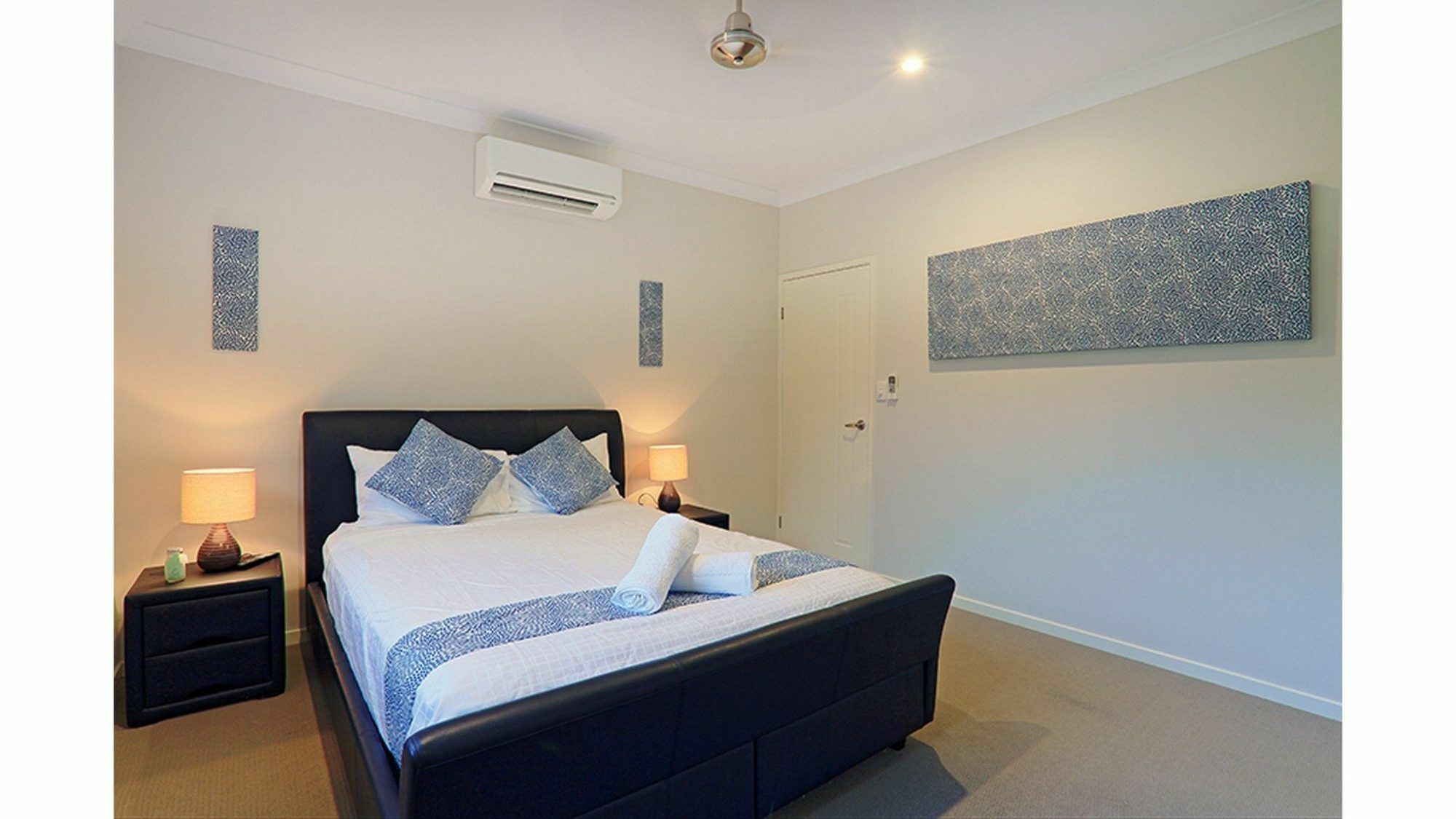 Laguna Views - Airlie Holiday home *