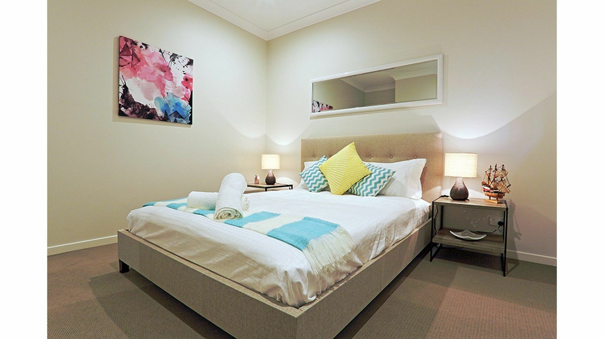 Laguna Views - Airlie Holiday home *