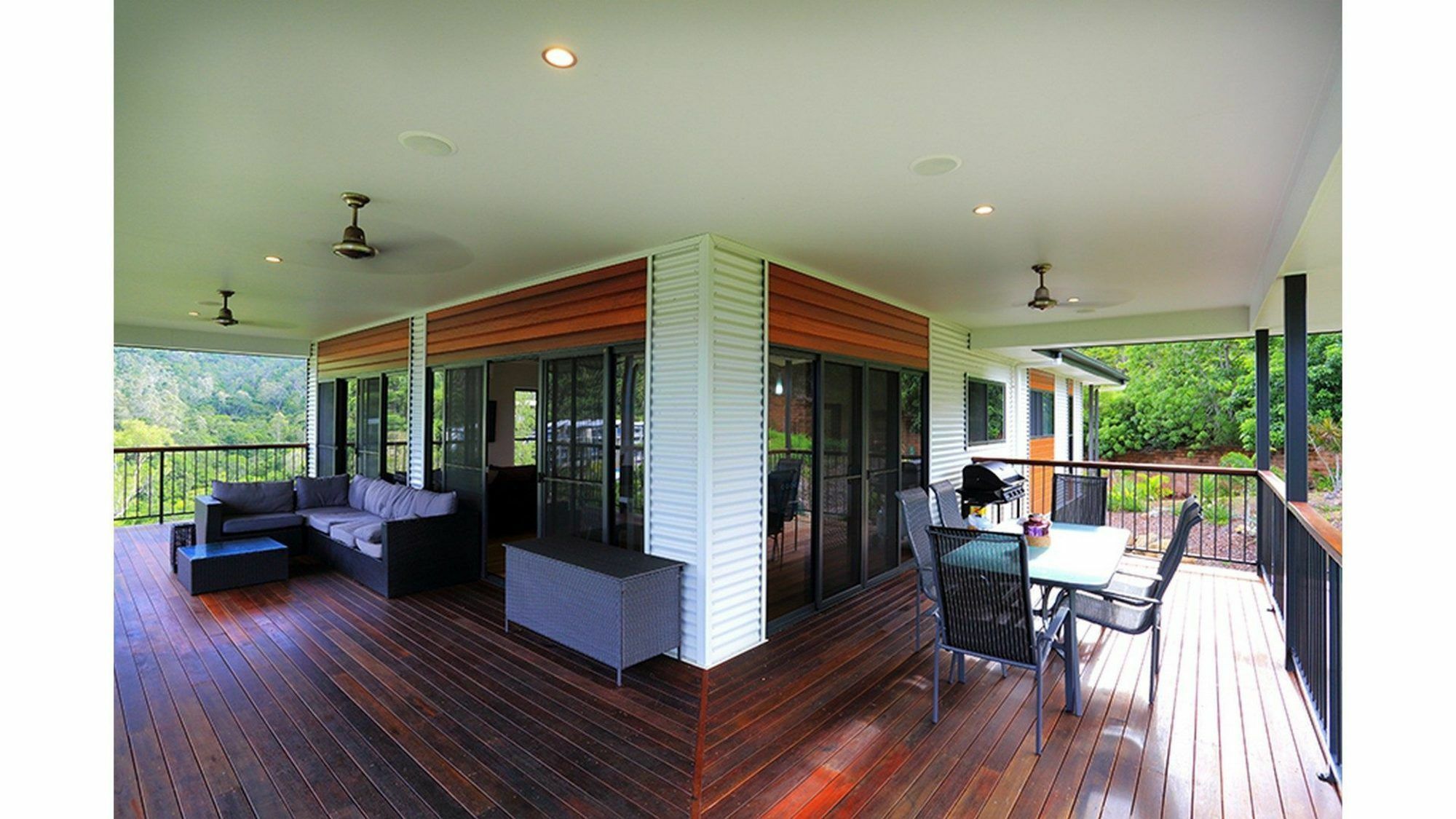 Laguna Views - Airlie Holiday home
