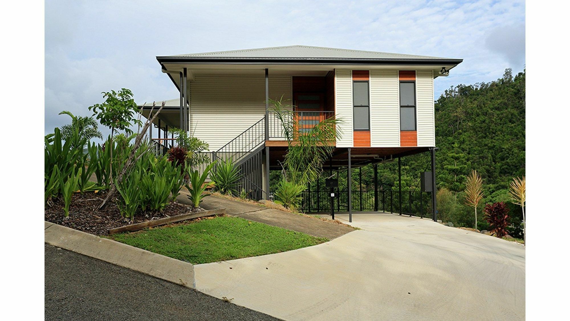 Laguna Views - Airlie * Airlie Beach