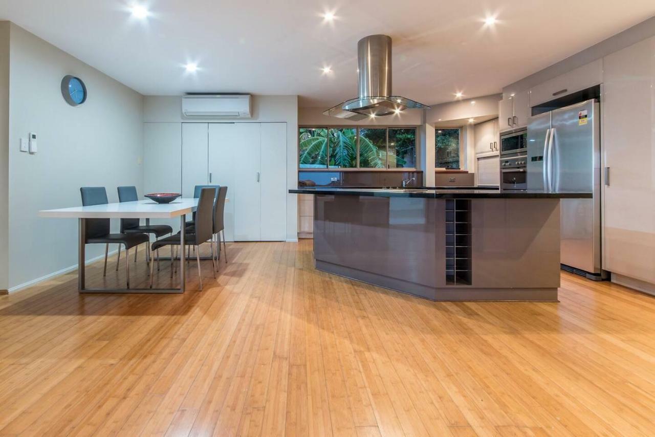 Getaway Ocean Views * Airlie Beach