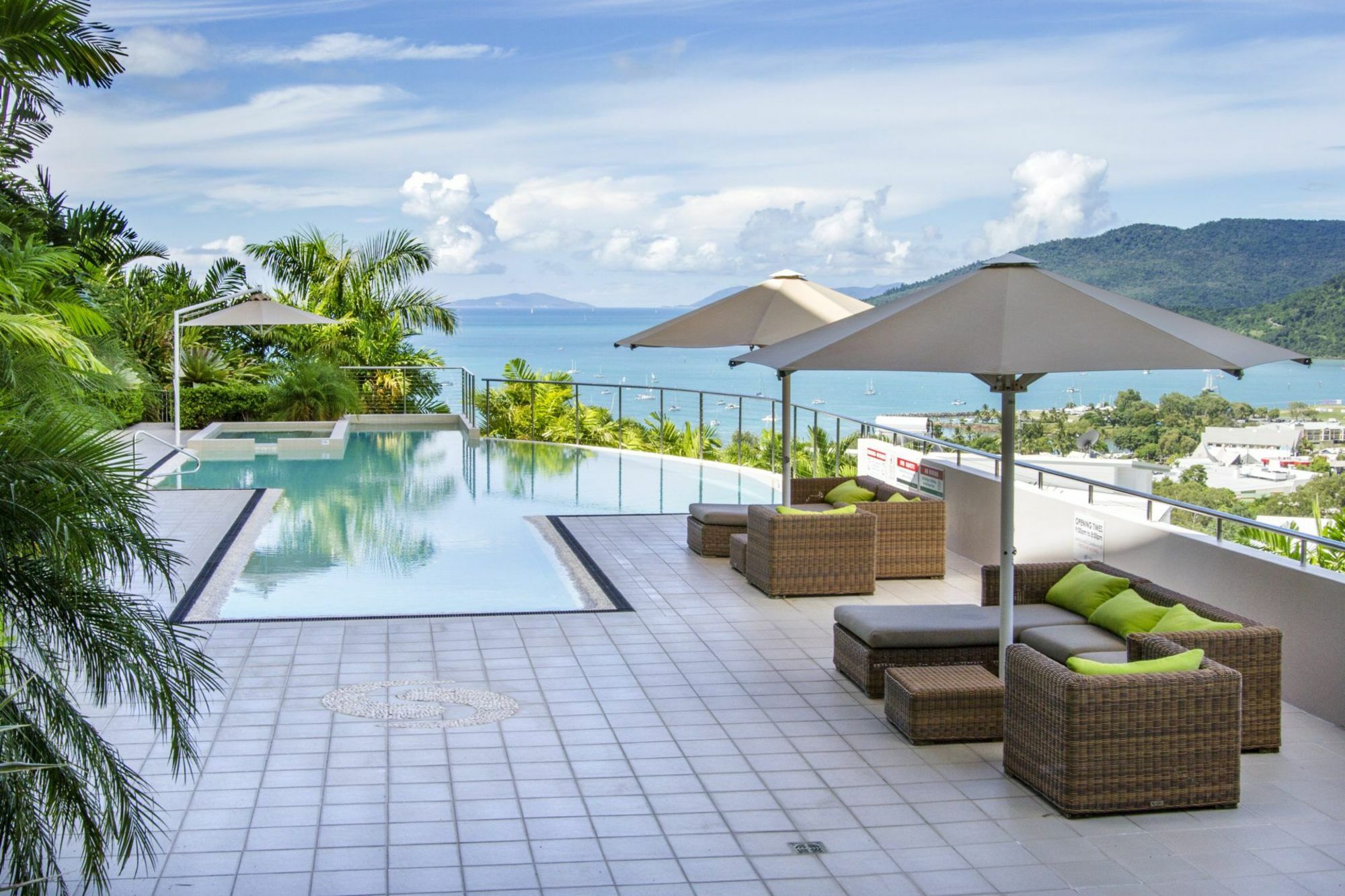 Tranquility Luxury 2 Bedroom Apartment *