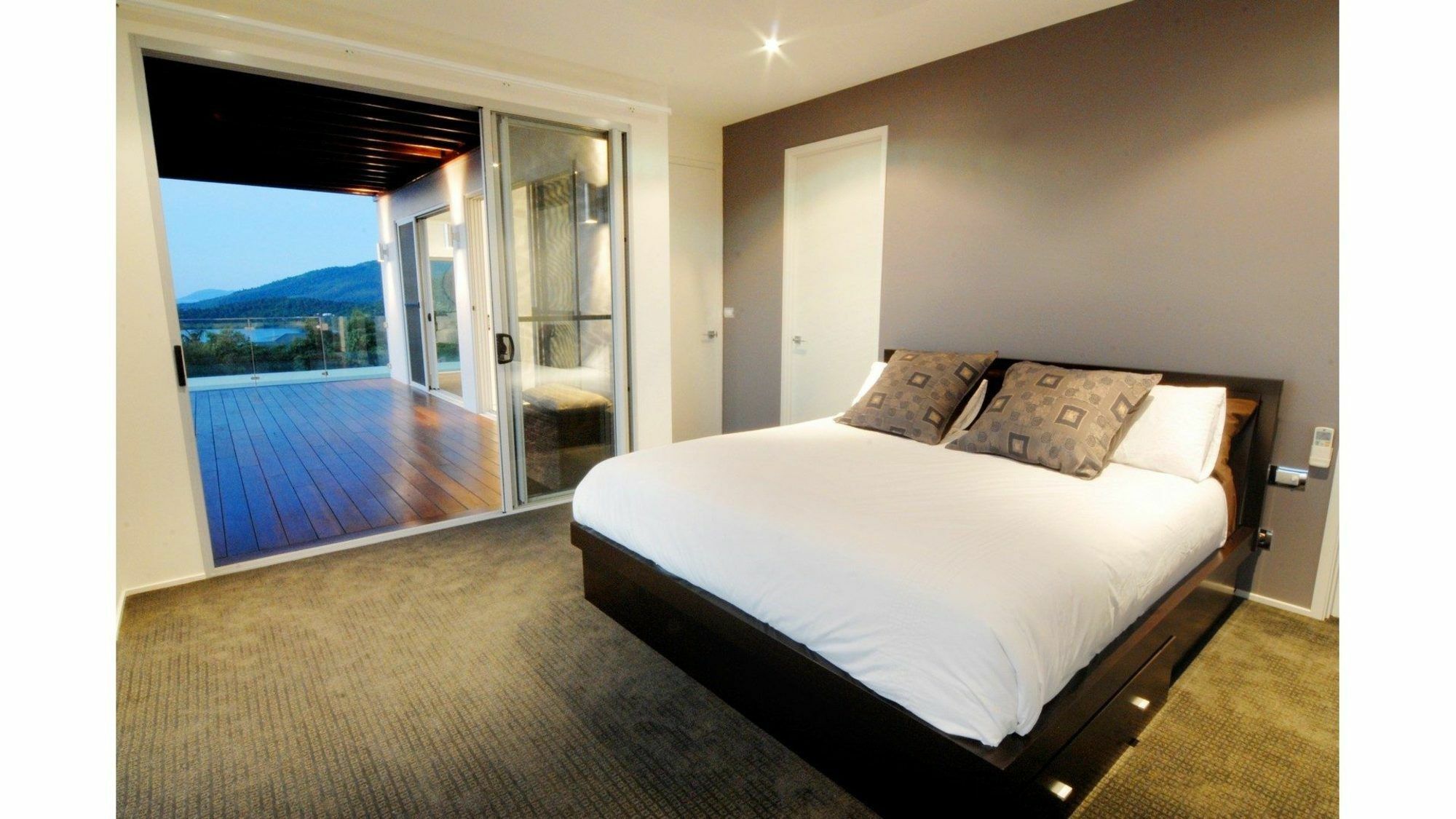 Horizon Way * Airlie Beach