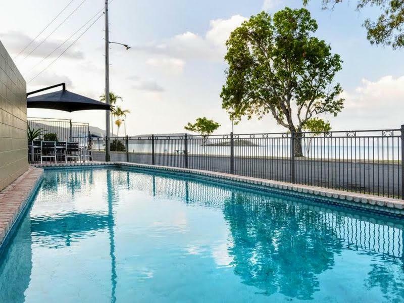 Modern Front * Airlie Beach