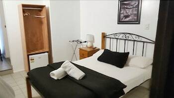Airlie Waterfront - Hotel Airlie Beach