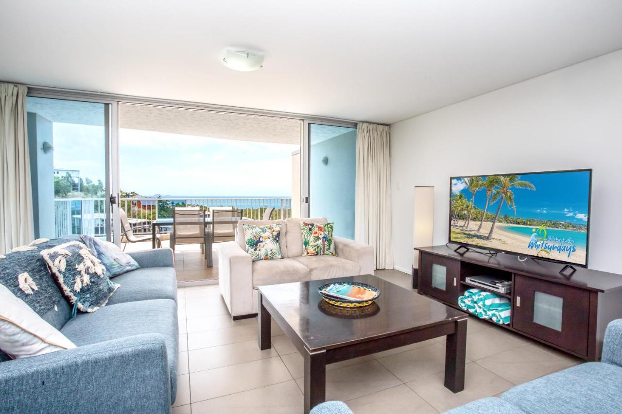 Spacious Tropical Sanctuary Ocean Views Apartment Airlie Beach