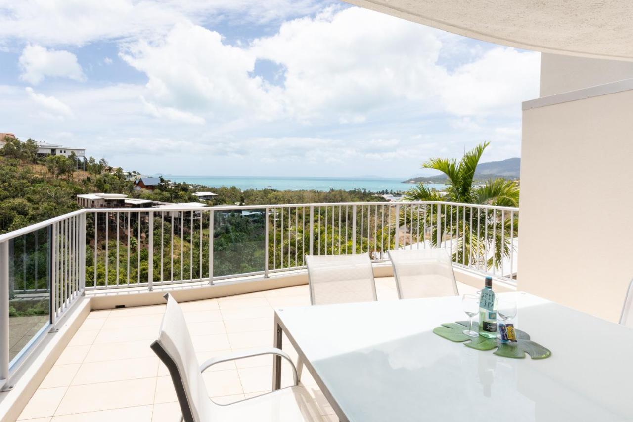 Spacious Tropical Sanctuary Ocean Views Apartment Airlie Beach