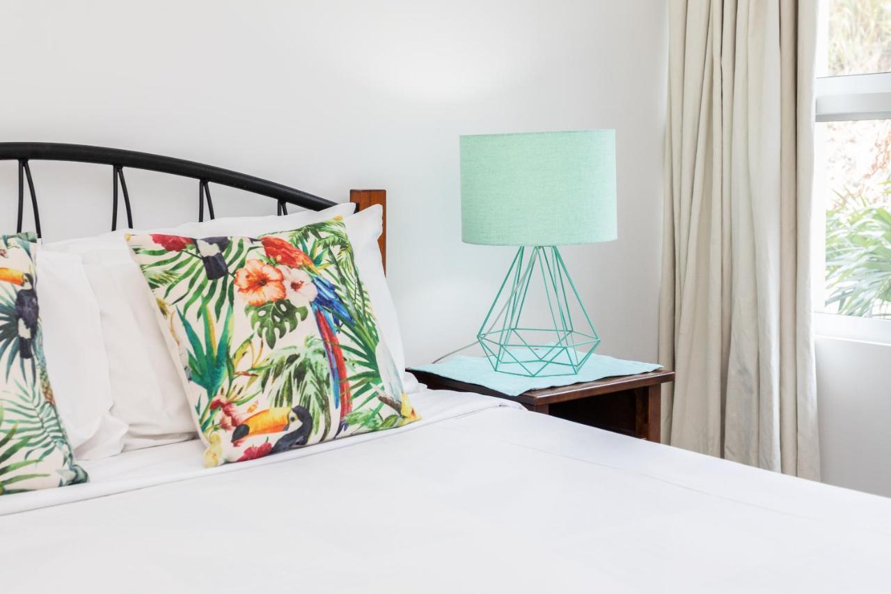 Spacious Tropical Sanctuary Ocean Views Apartment Airlie Beach