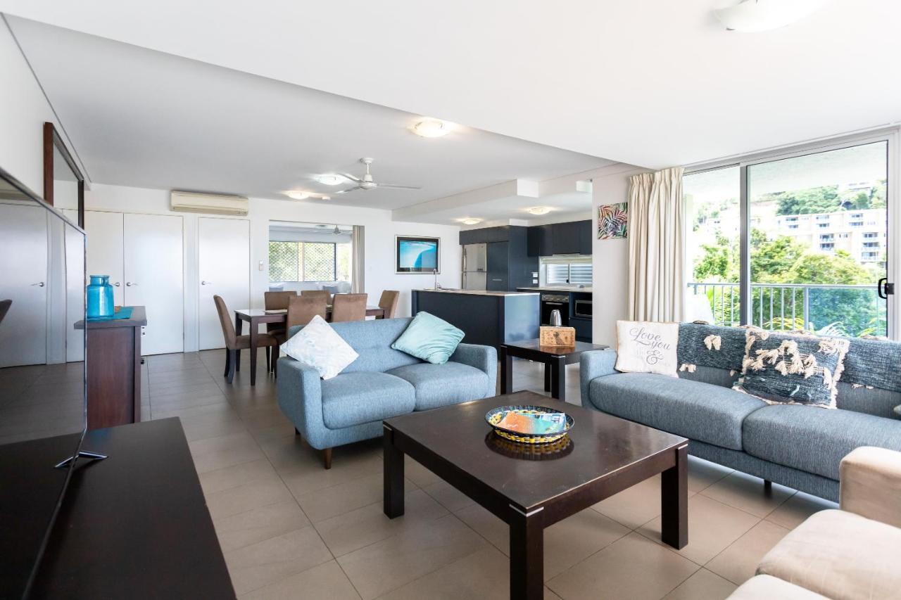 Spacious Tropical Sanctuary Ocean Views Airlie Beach
