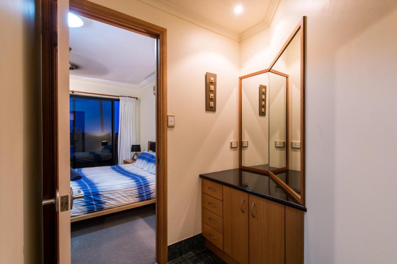 7 Waves - Airlie Apartment *