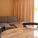 Colonial Court Beachfront Motel & Holiday Stay