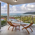 The Top Floor Luxury Accomodation For 2 Spa Bath
