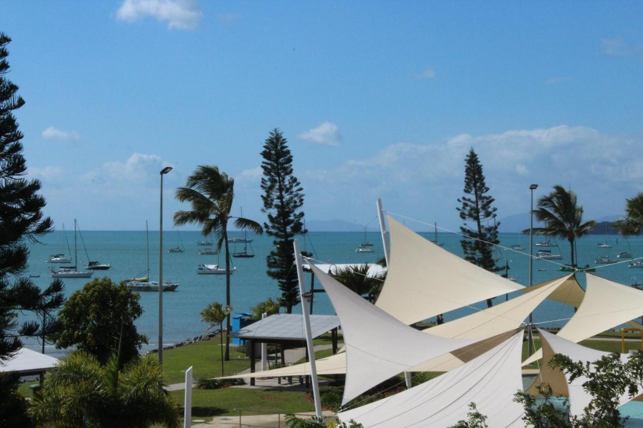 Colonial Court Beachfront & 3*